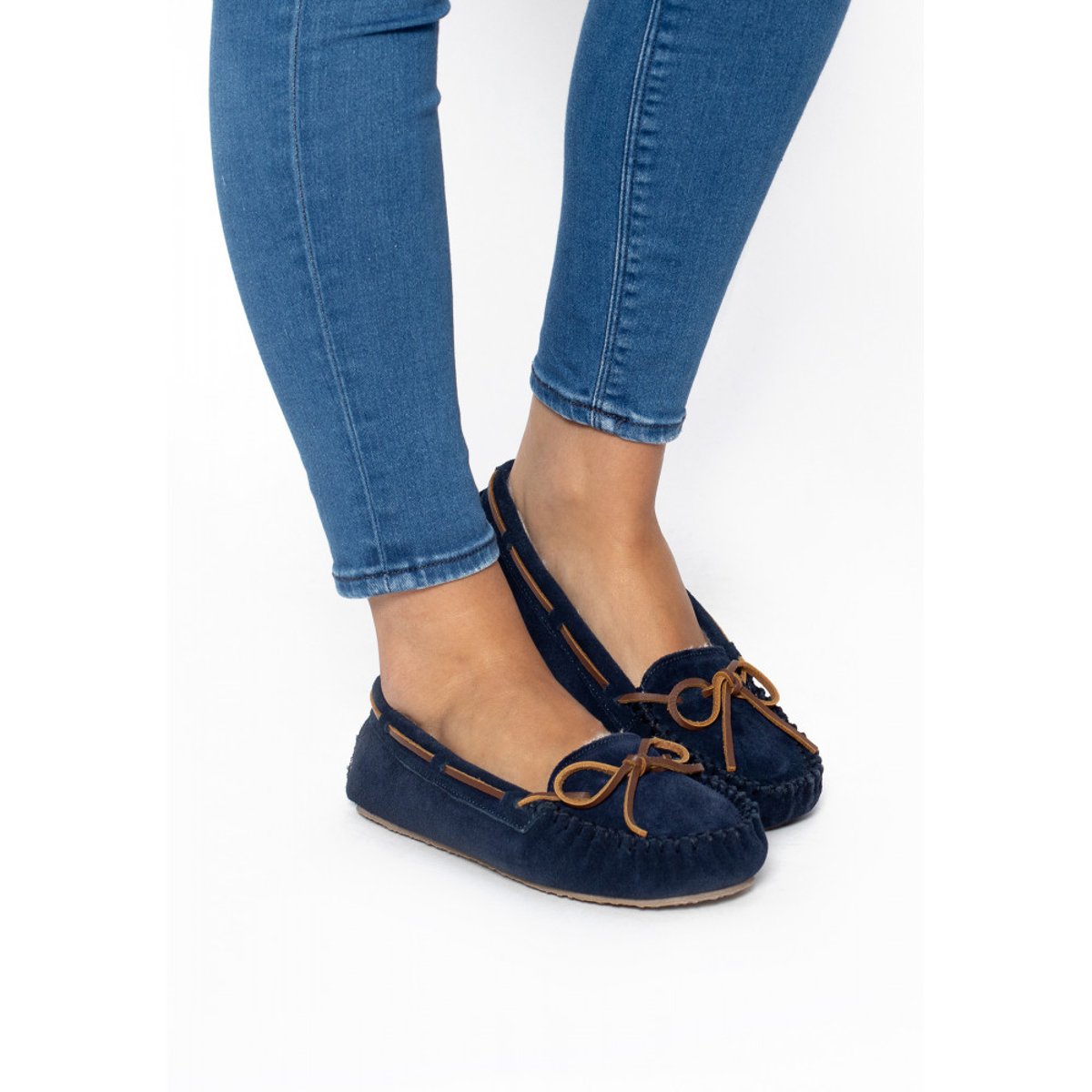 Mocassins en daim fourrés en laine CALLY bleu marine, MINNETONKA