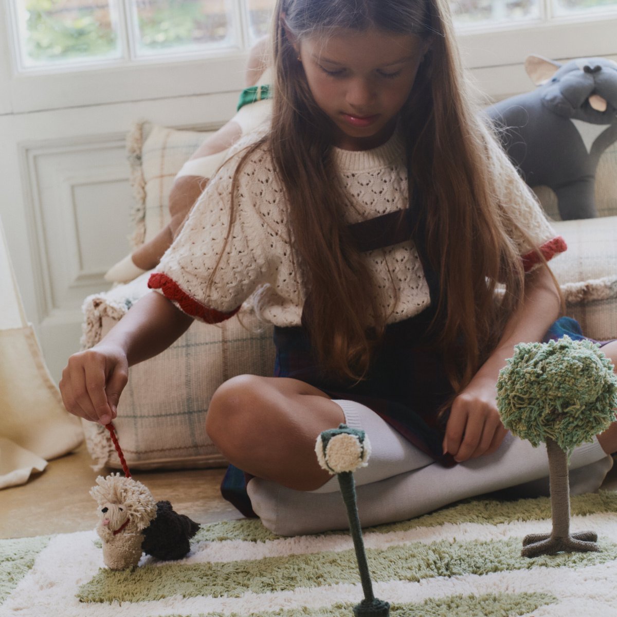 Tapis de jeu lavable Hyde Park WOUF WOUF naturel, matcha, sauge bleue, brun terre, yeux verts, LORENA CANALS