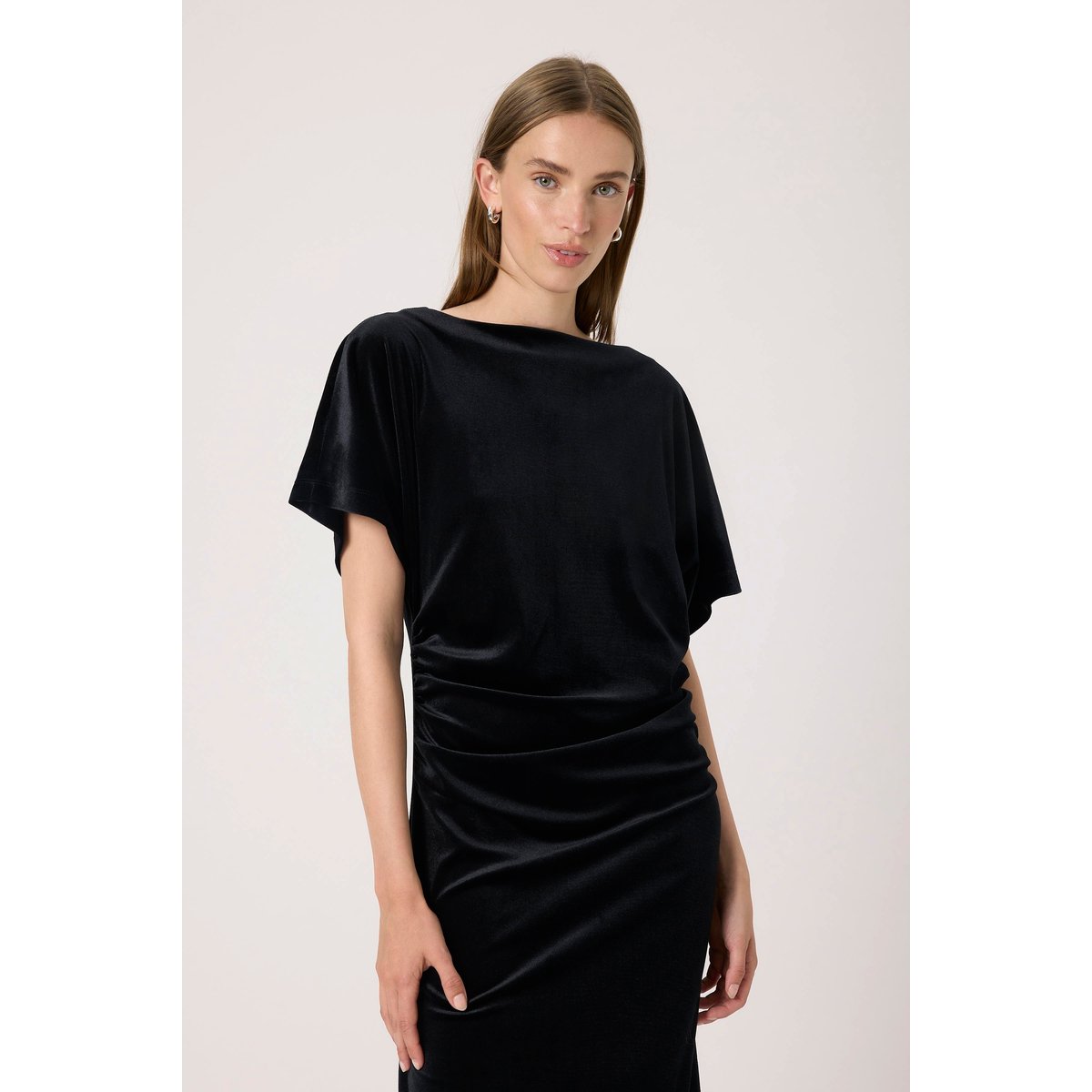 Robe noir, SOAKED IN LUXURY