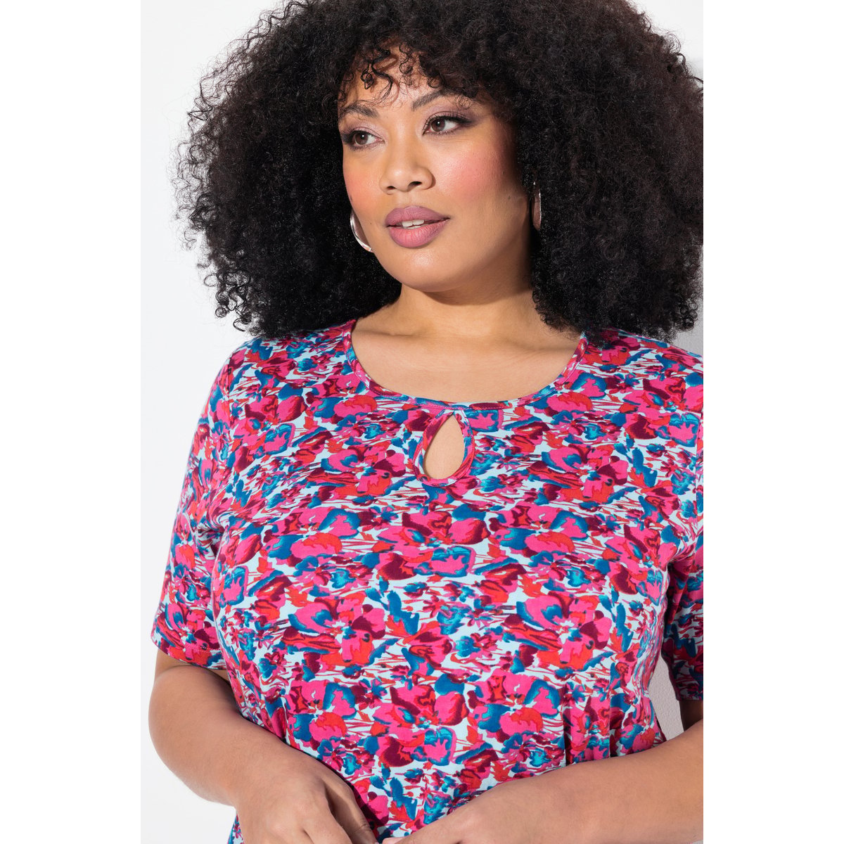 T-shirt long. Col rond et manches courtes. marine, ULLA POPKEN