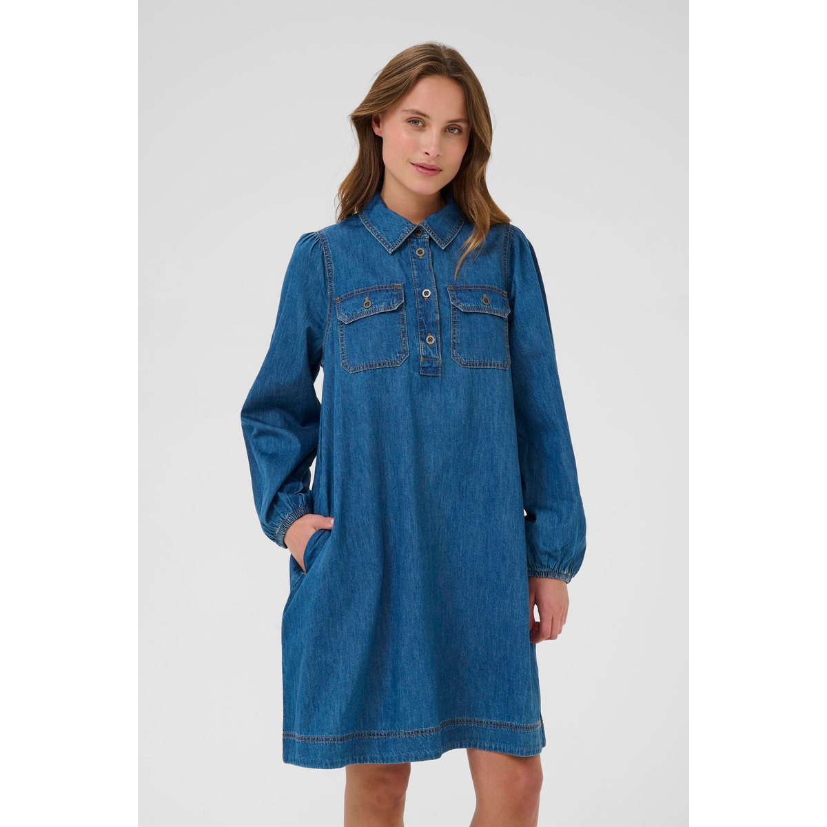 Robe bleu foncé lavé, CULTURE