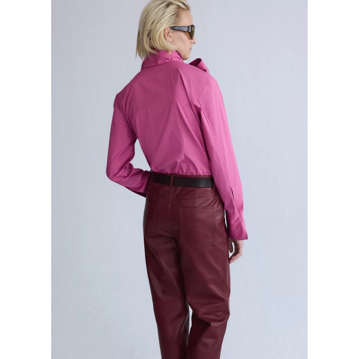 Pantalon droit en cuir lie de vin, MANGO