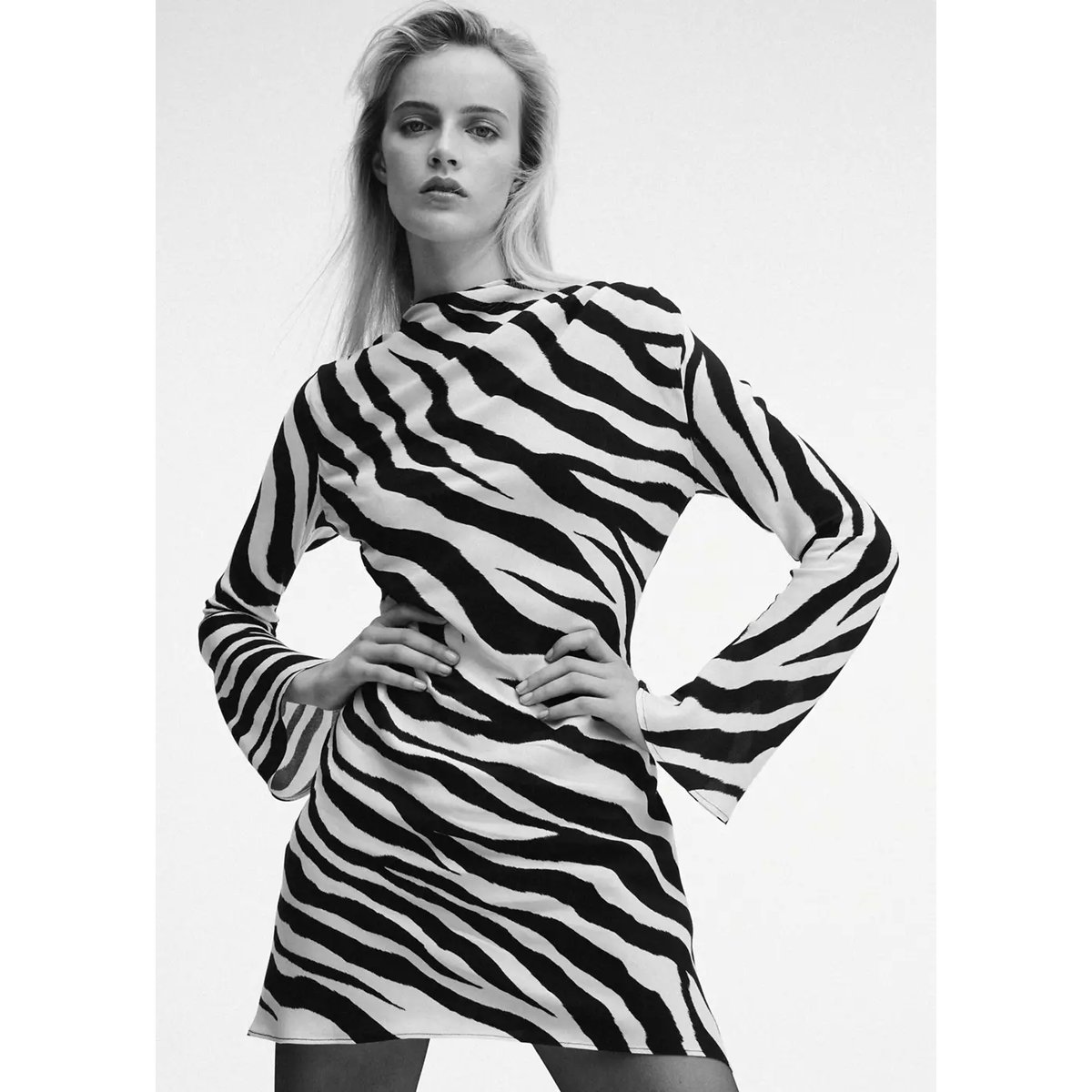 Robe zèbre manches évasées noir, MANGO