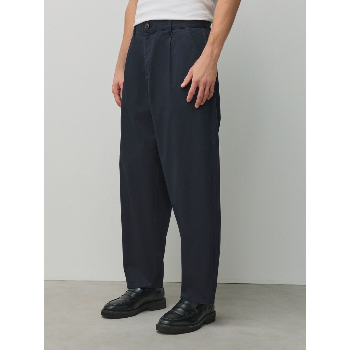 Pantalon chino stretch en coton majoritaire bleu marine, NEXT
