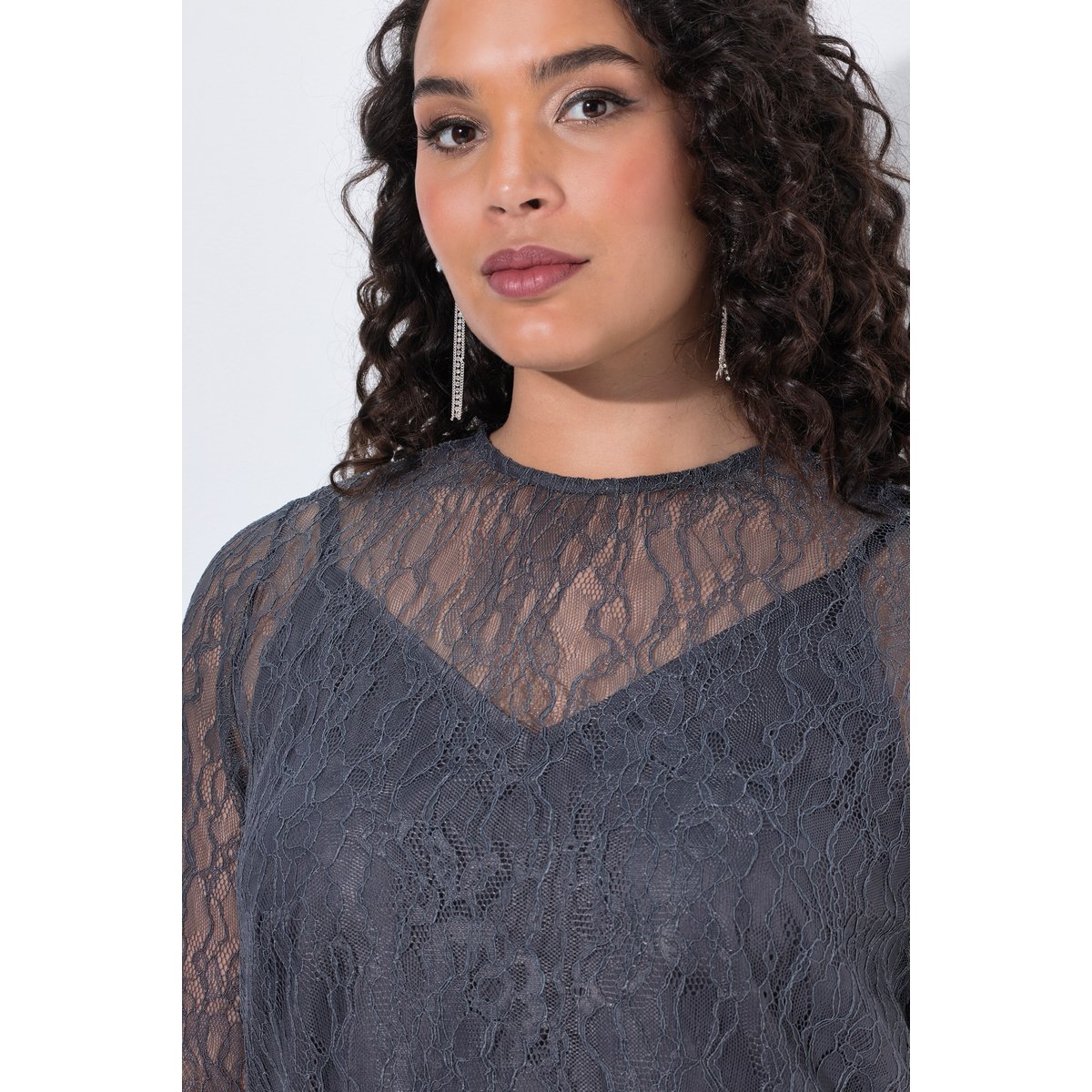 Blouse en dentelle, caraco en satin noir, ULLA POPKEN