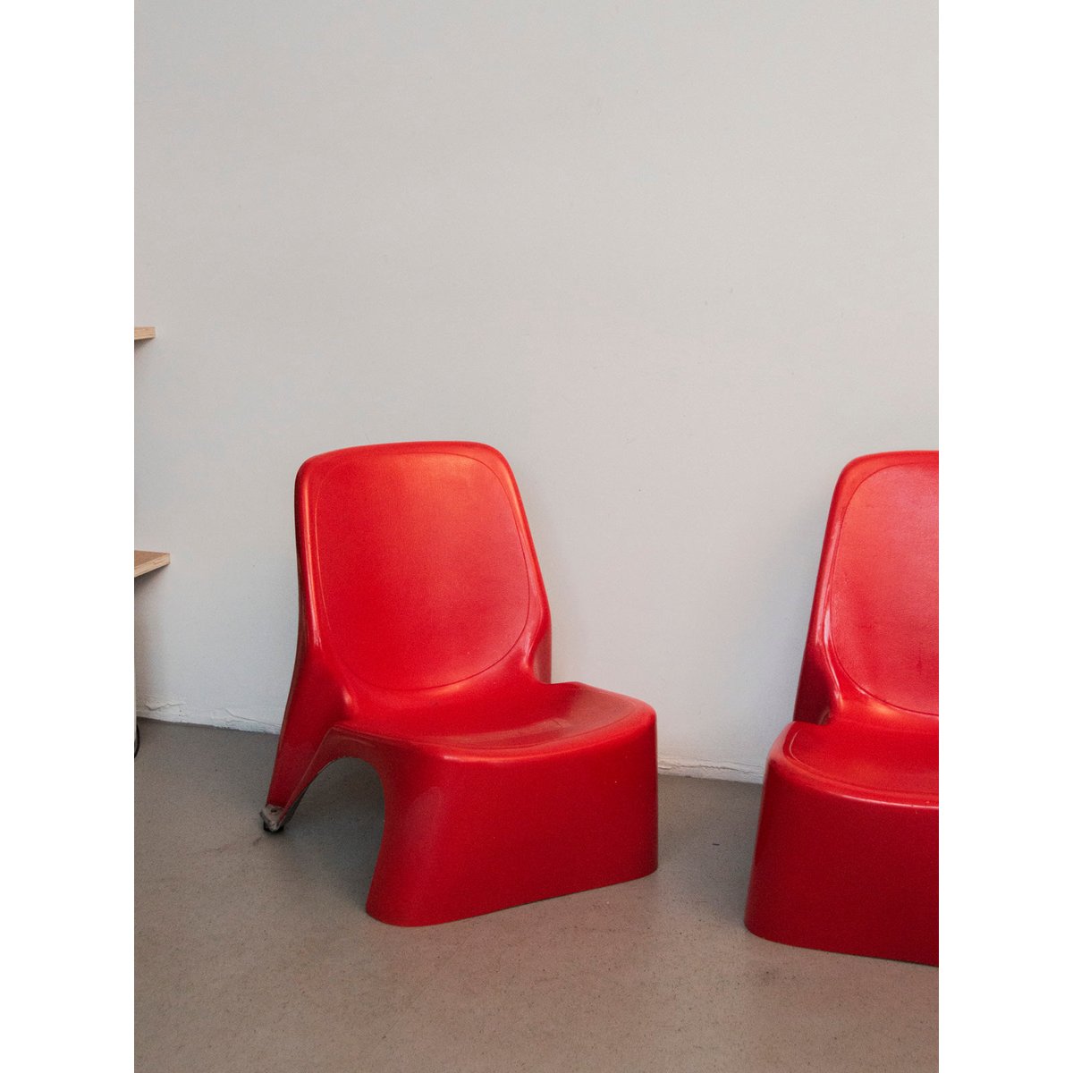 Paire de fauteuils en fibre de verre Jakob N°871 - Bon état rouge, DEBONGOUT