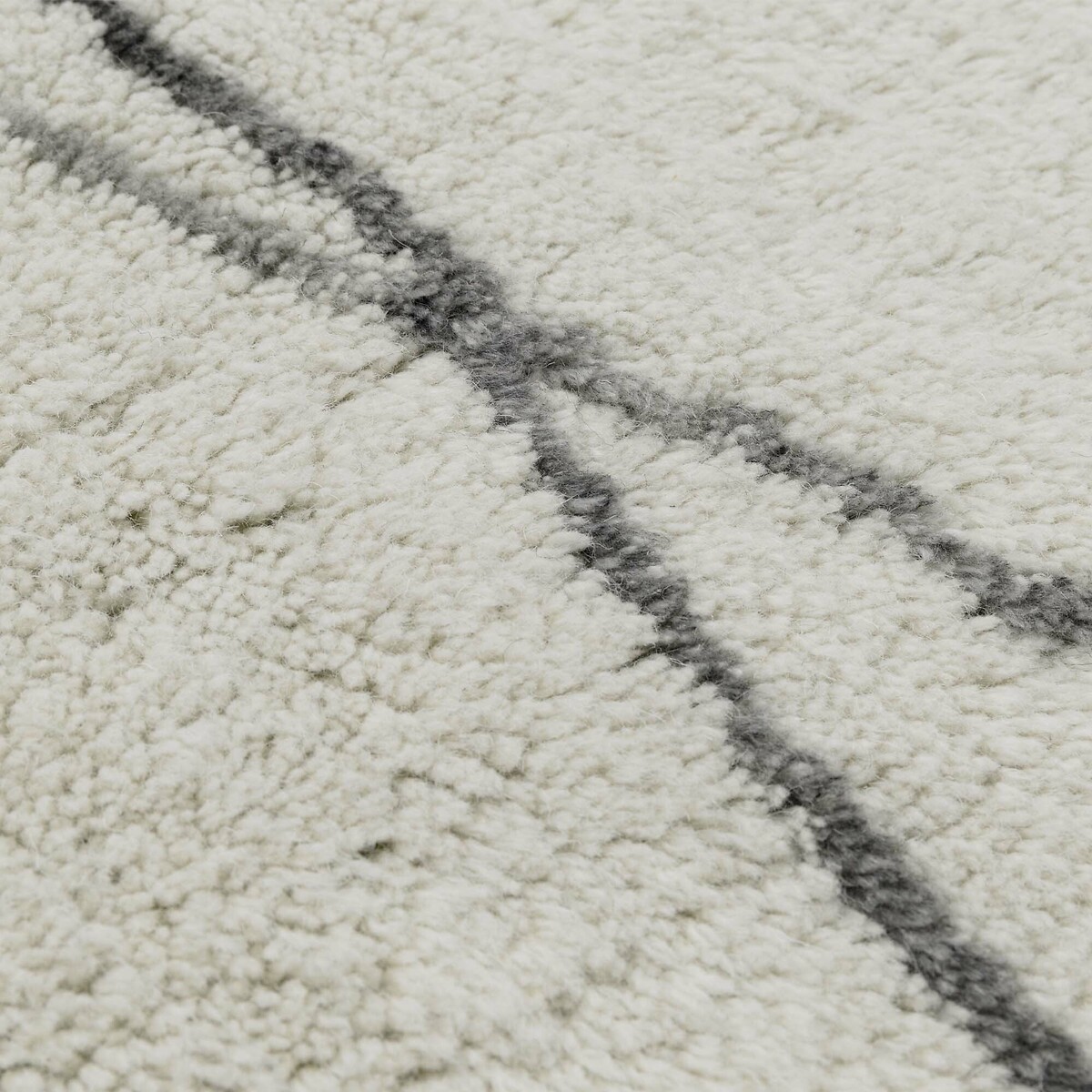 Azera Washable Berber Lineal Rug cream, SO'HOME