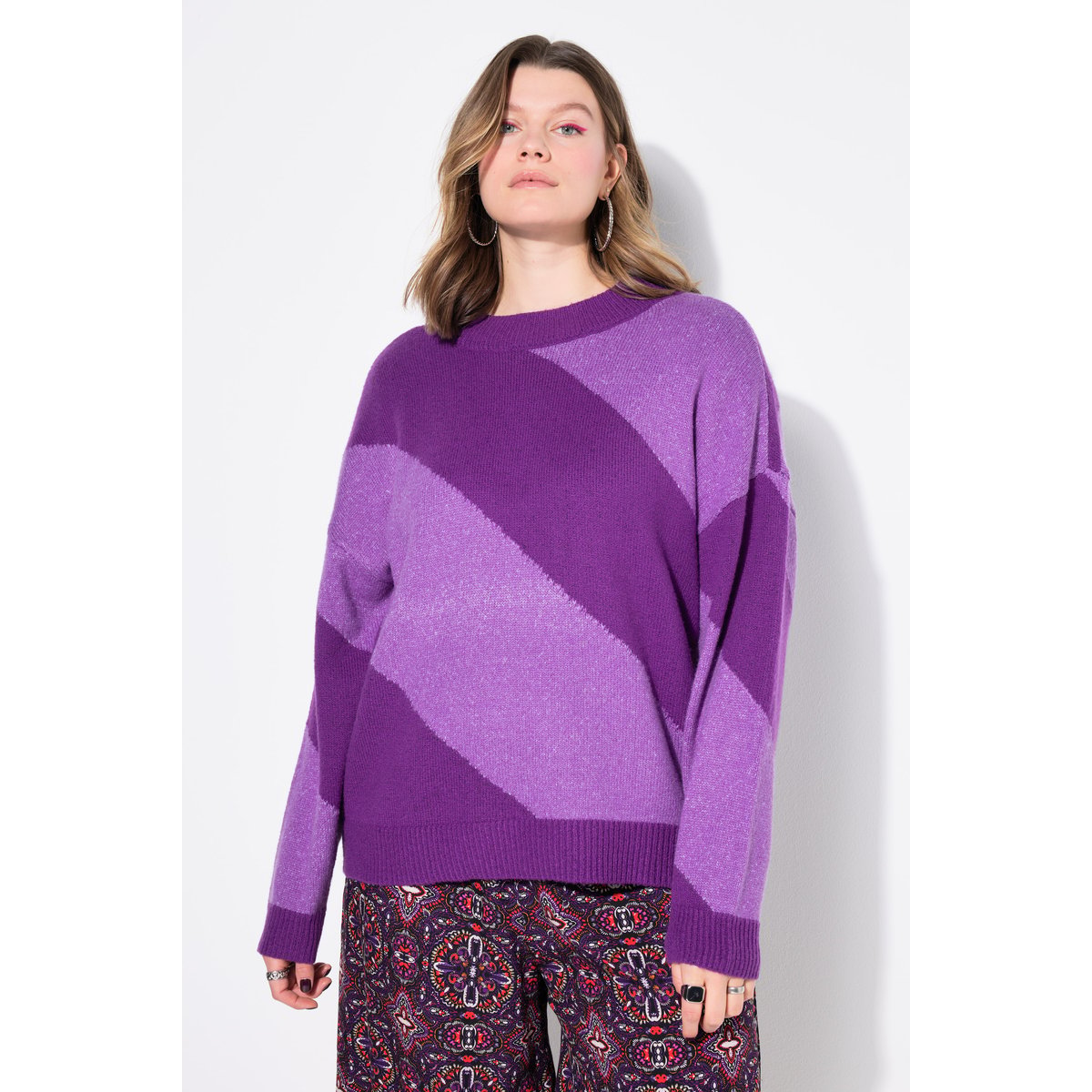 Pull oversize, larges rayures en diagonale violet, STUDIO UNTOLD