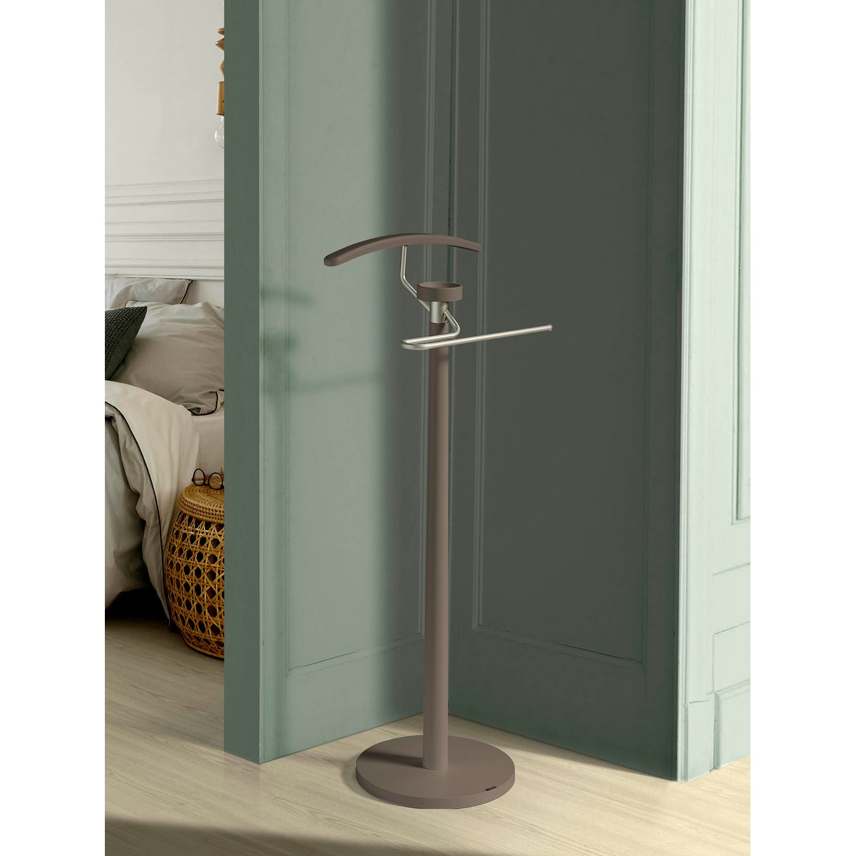 Valet de nuit en hêtre massif, BOLD moka, HERDASA
