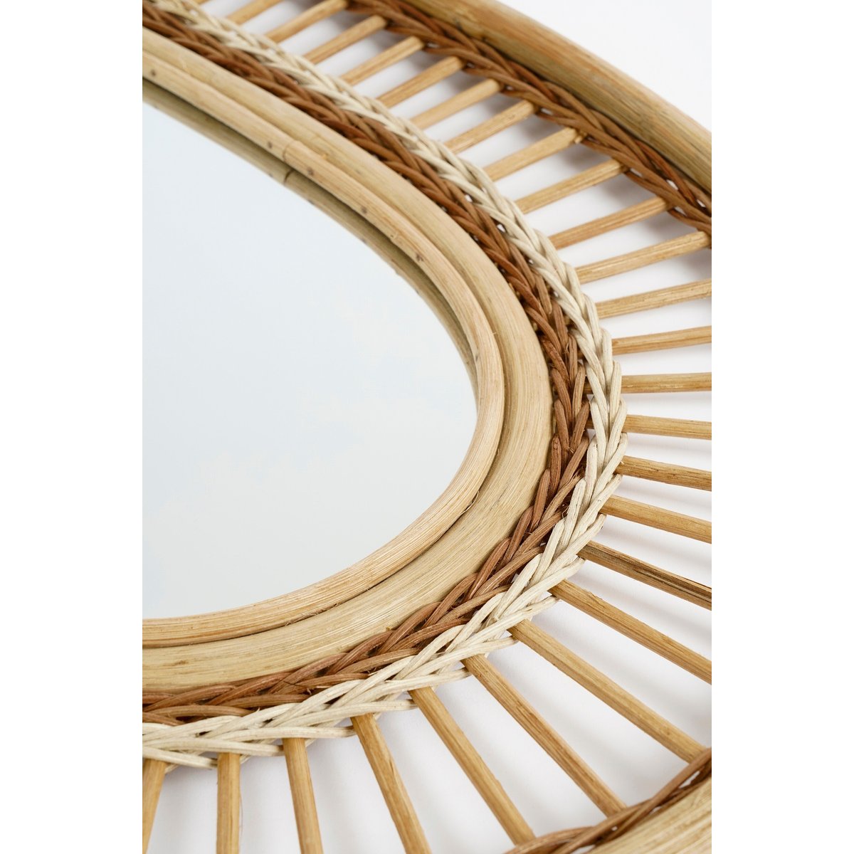 Miroir mural en rotin tressé OVAL ocre, MICA DECORATIONS