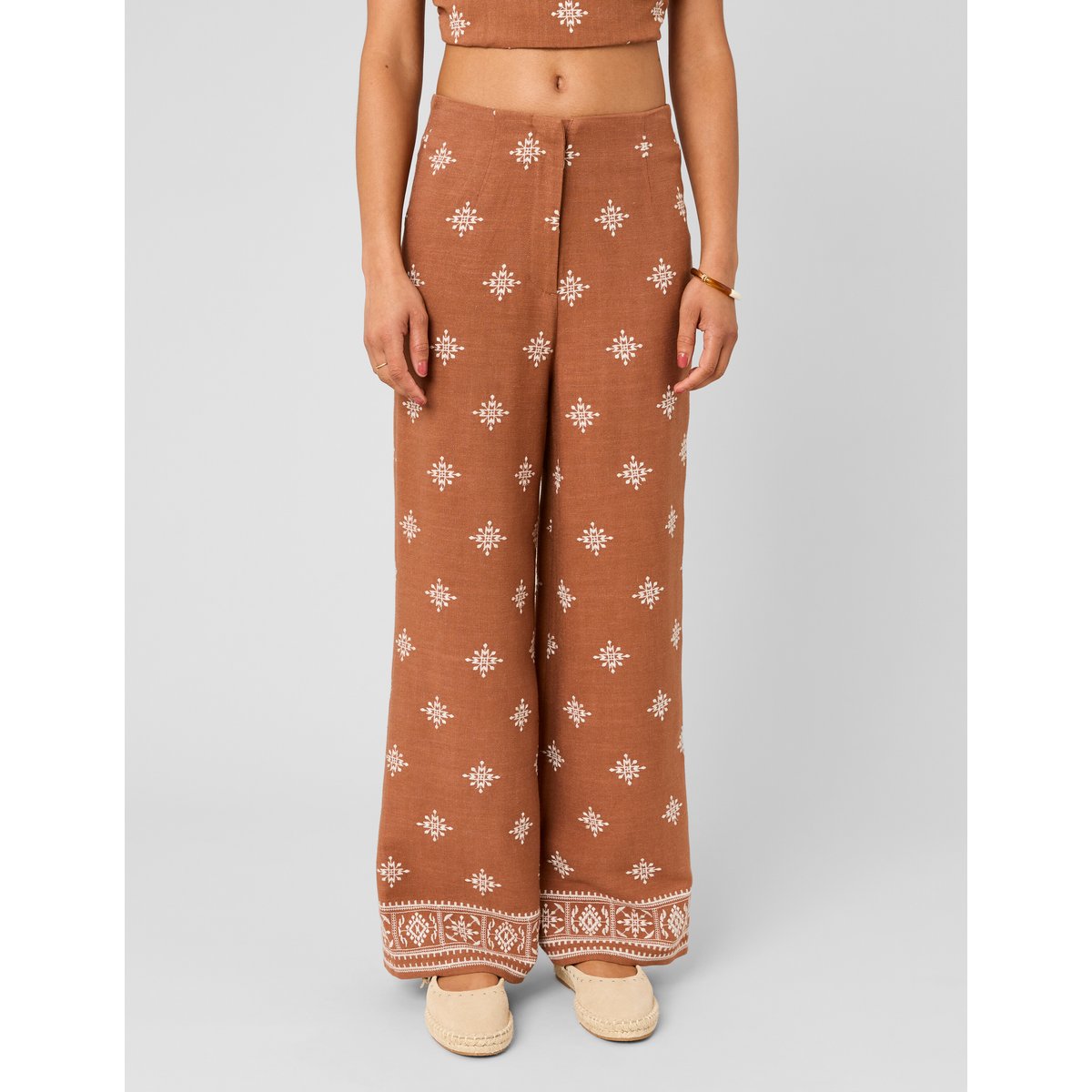 Pantalon brodé camel, BZB