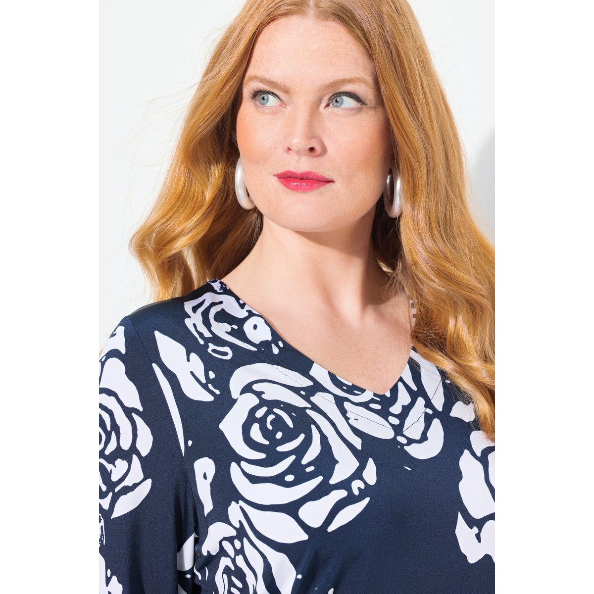 T-shirt fluide, imprimé grandes fleurs marine, ULLA POPKEN