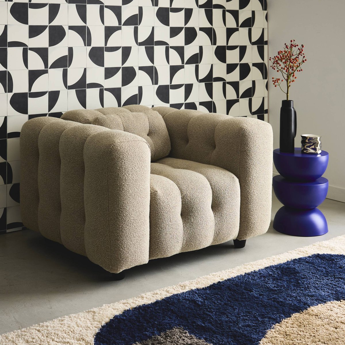 Fauteuil capitonné tissu bouclette texturée LEON beige, SWEEEK