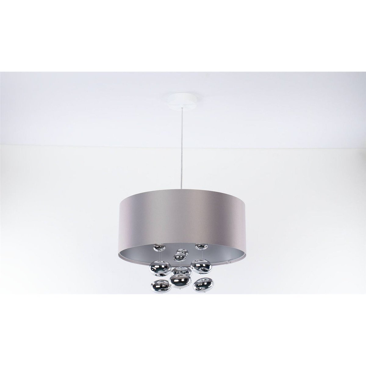 Suspension ronde en tissu boules décoratives Bubble Light gris satin avec finition argent mat, BPS KONCEPT