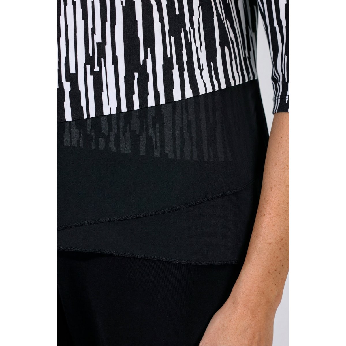T-shirt rayé au tombé fluide noir, ULLA POPKEN
