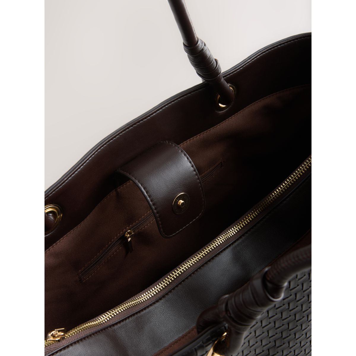 Sac à bandoulière avec détail tissé marron chocolat, NEXT