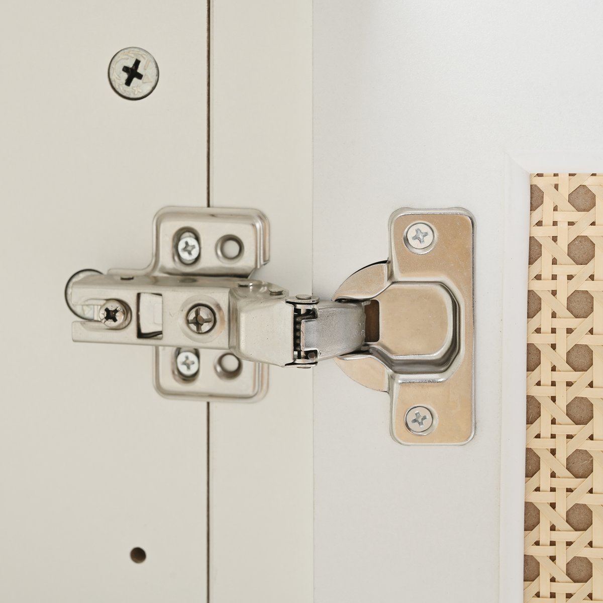 Armoire de rangement avec 4 portes et 6 couches et portes en rotin tressé, NOVAKB Armoire blanc, MEUBLES COSY
