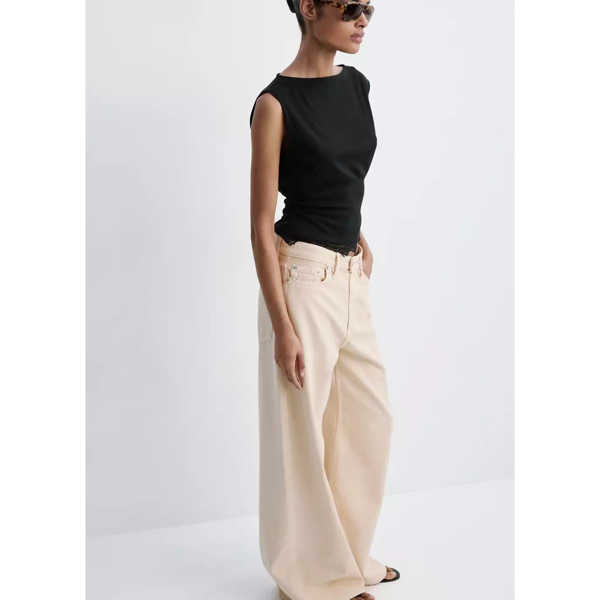 Top asymétrique drapé noir, MANGO