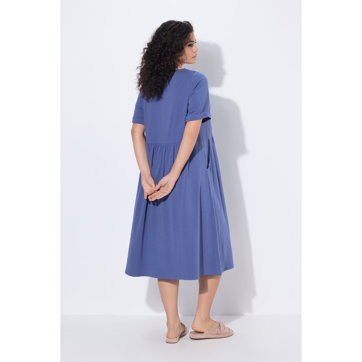 Robe midi en jersey. Décolleté bleu atlantique, ULLA POPKEN