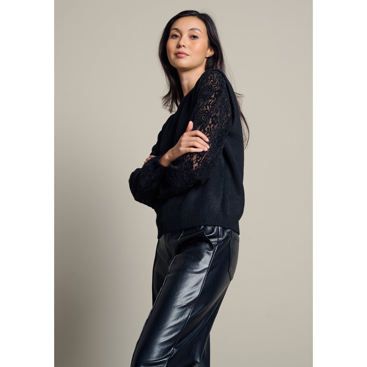 Pull à manches en dentelle noir, LOLALIZA
