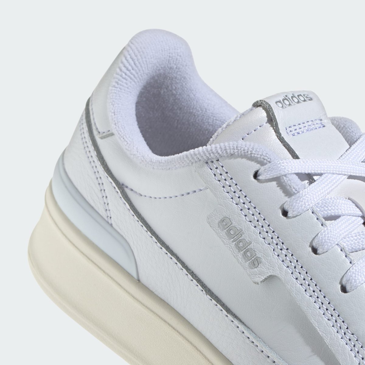Chaussure Aspyre Chaussure Aspyre cloud white / silver metallic / core white, ADIDAS SPORTSWEAR