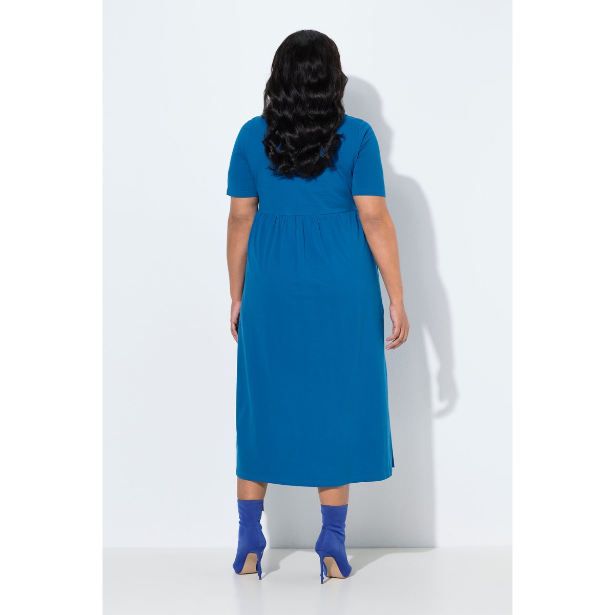 Robe maxi, coupe évasée. Décolleté V pétrol, ULLA POPKEN
