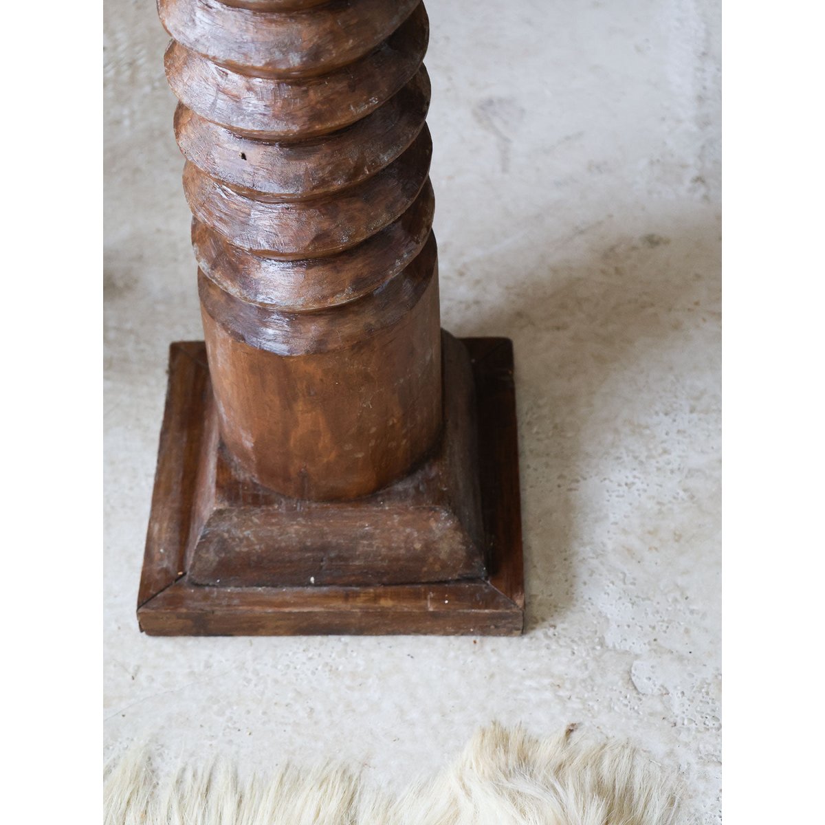 Colonne en chêne sculpté Hanna N°794 - Bon état bois foncé, DEBONGOUT