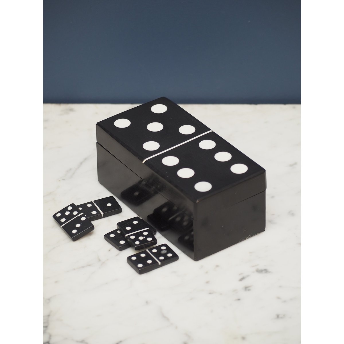Boite en bois avec détails de dominos Payns noir, CHEHOMA