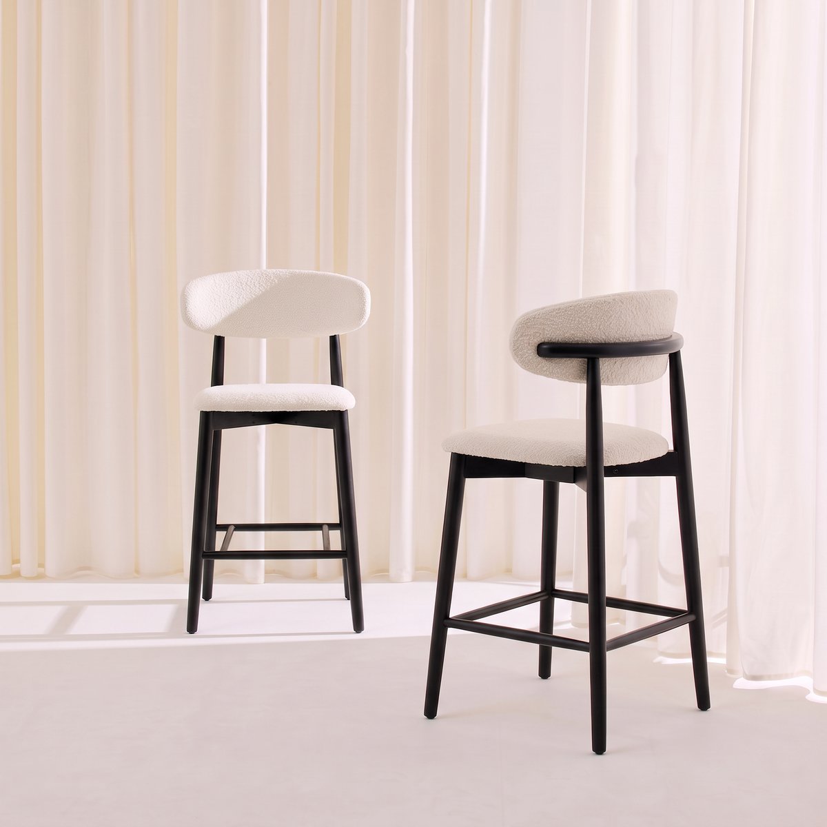 Tabouret de bar bois d'hévéa et tissu bouclette (lot de 2) PAOLA noir, SWEEEK
