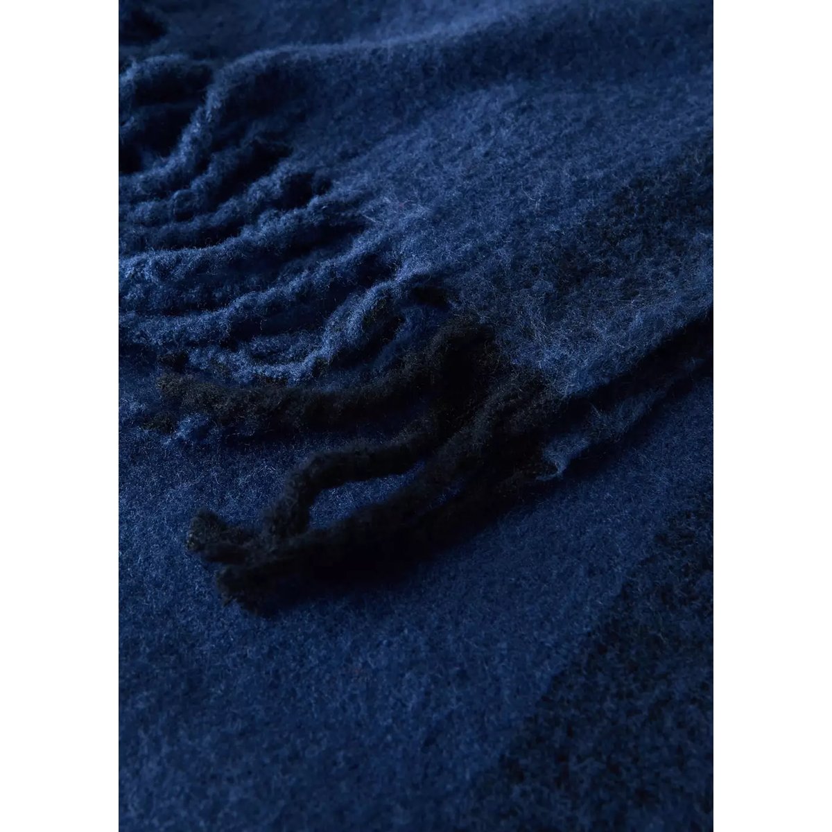 Couverture en laine cardée avec détail de franges bleu, MANGO HOME