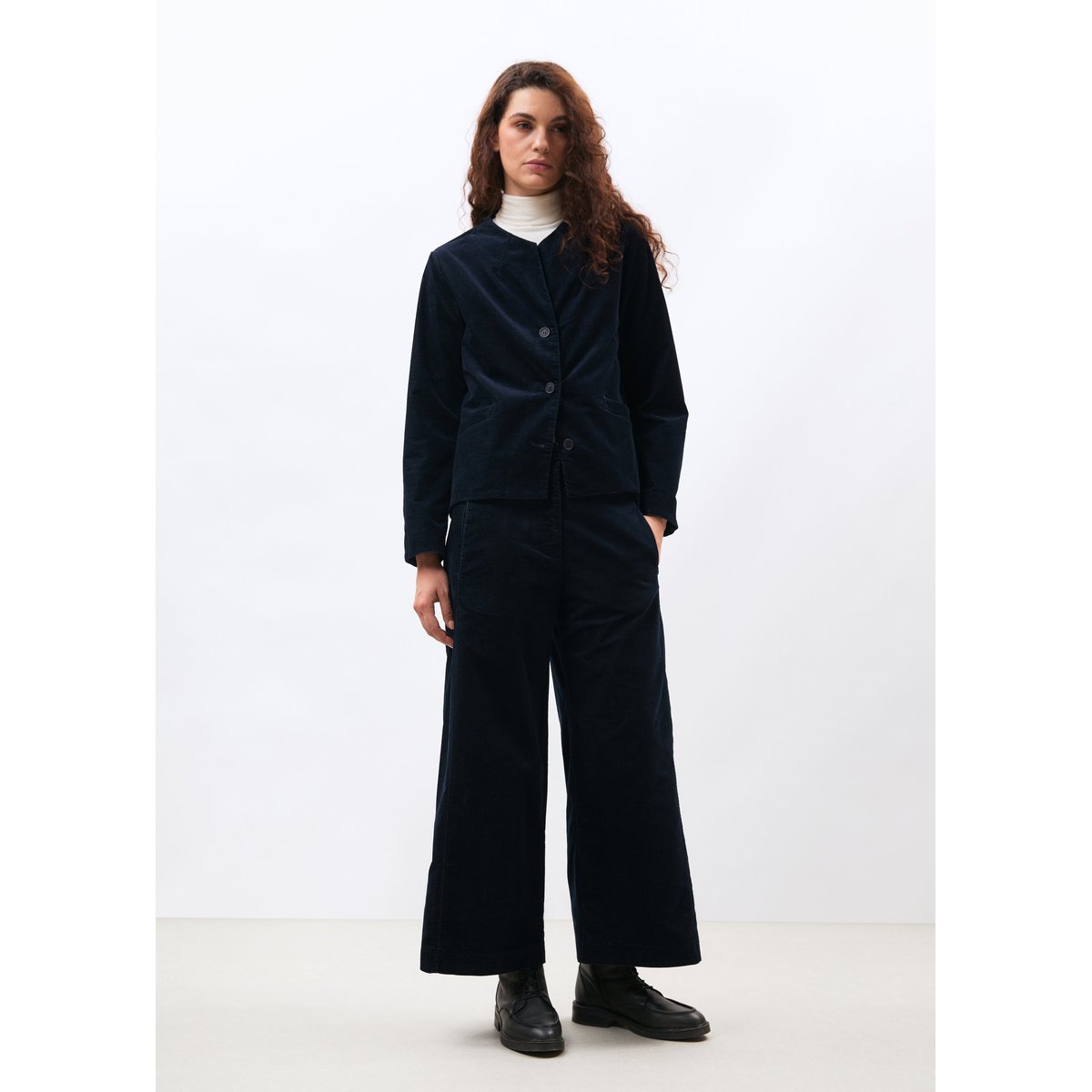 Pantalon large 7/8ème en velours marine, HUMILITY