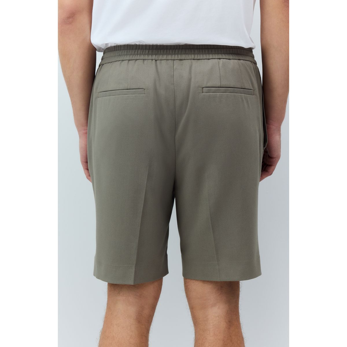 Short chino plissé à taille élastique kaki, NEXT