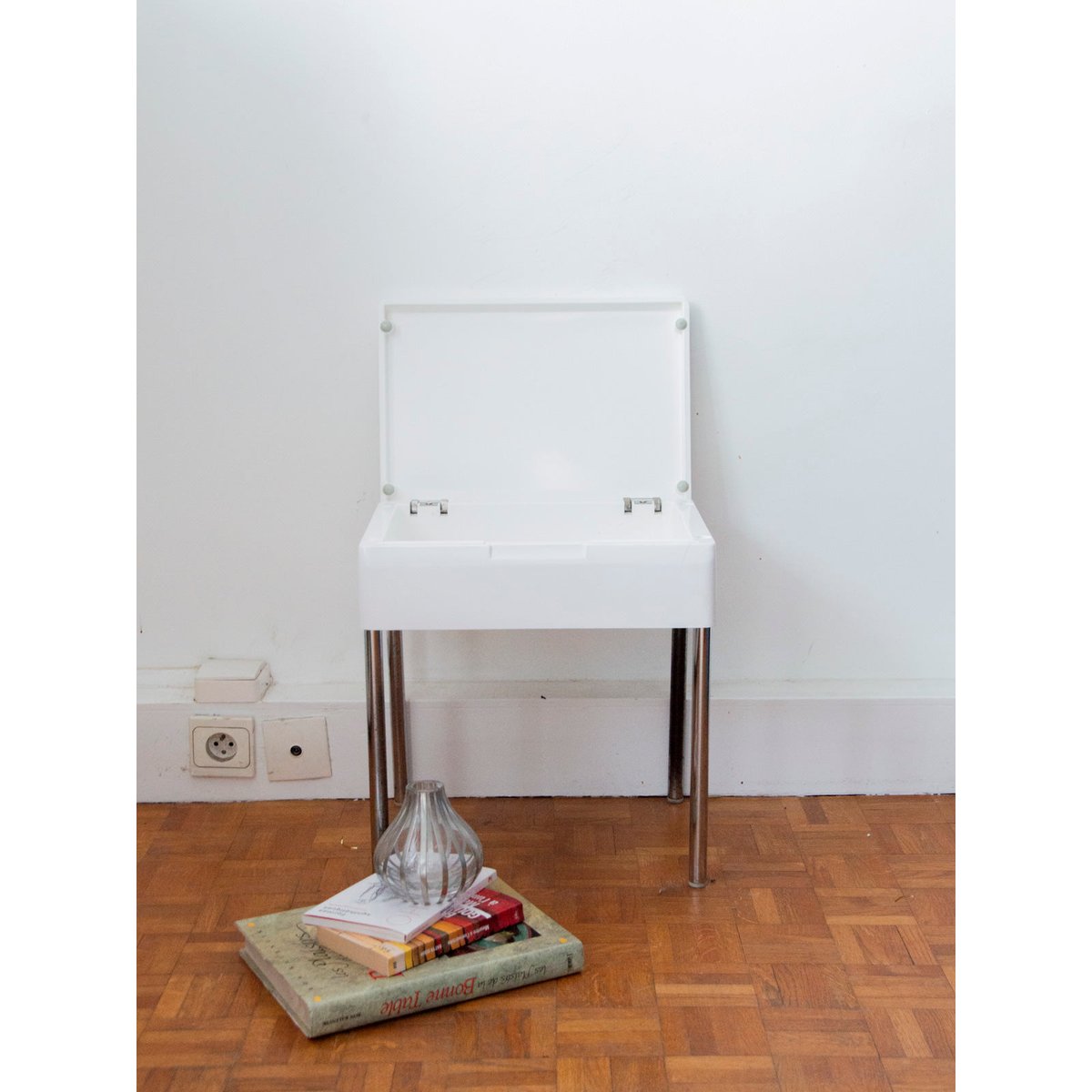 Table d'appoint chromée et blanche Hanna N°793 - Bon état blanc, DEBONGOUT