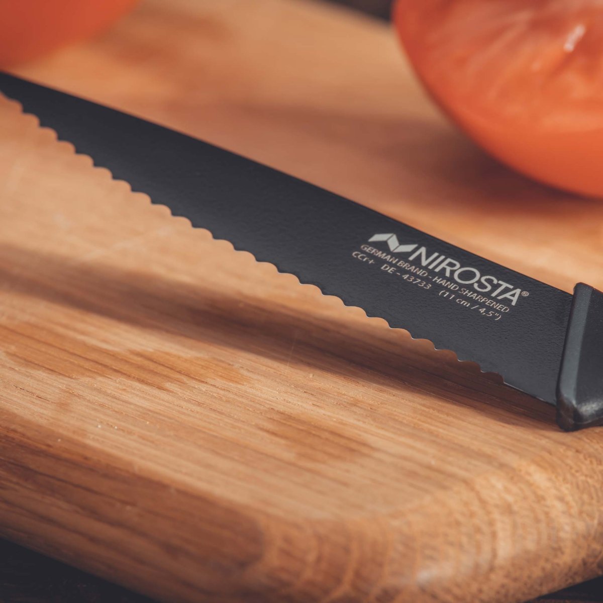 Couteau de cuisine cranté BLACK EDITION noir, NIROSTA
