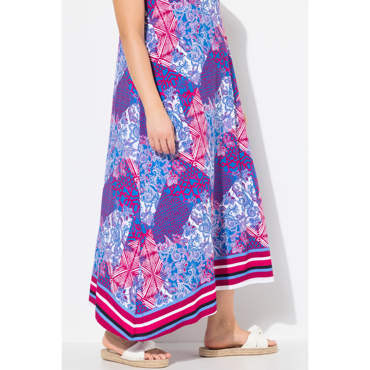 Robe maxi sans manches. Mélange d'imprimés. rouge magnolia, ULLA POPKEN