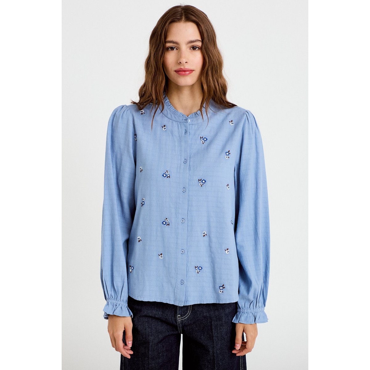 Blouse droite courte col v broderie bleu, CACHE CACHE