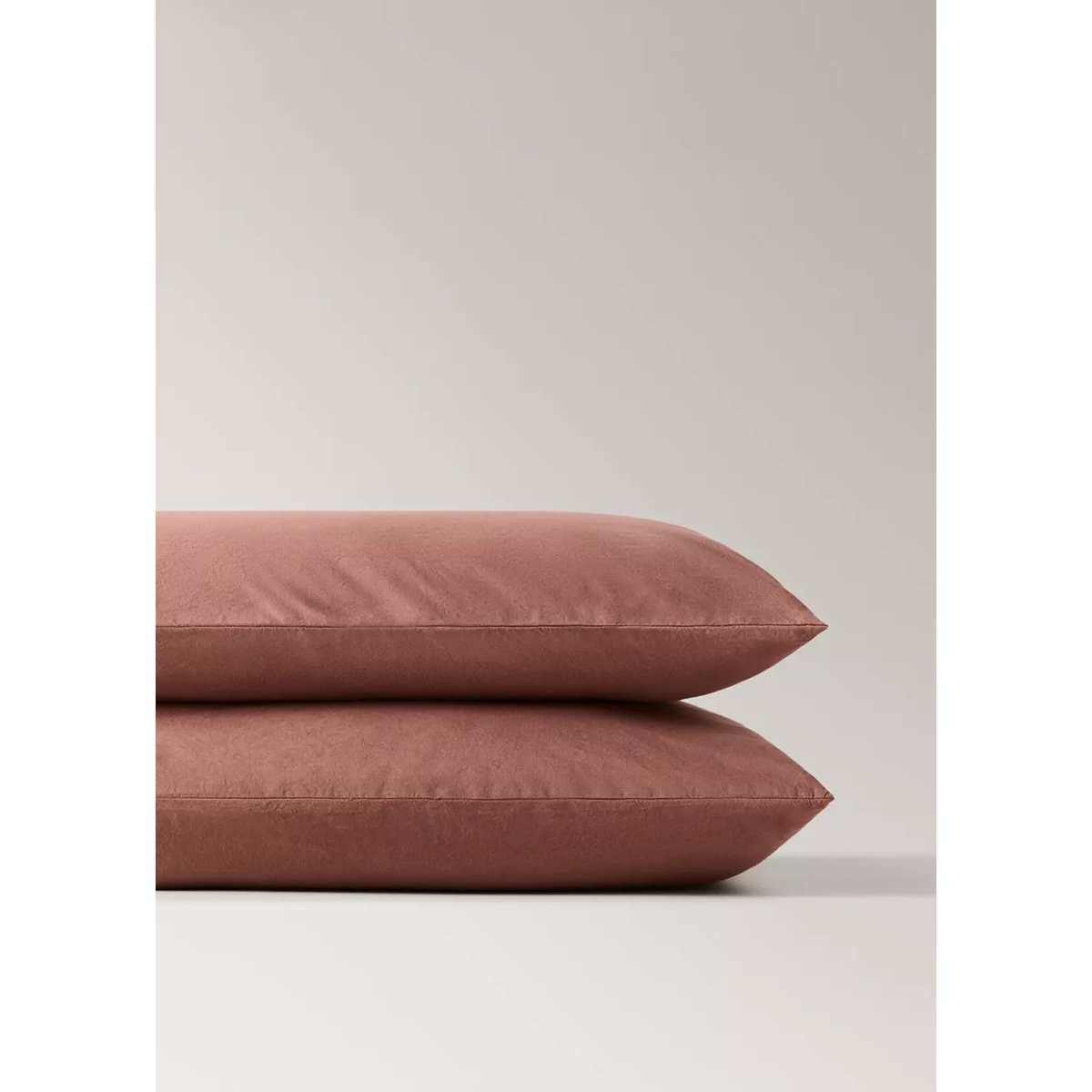 Deux taies d’oreiller en coton lavé avec volant en mousseline effilochée 50×75 cm rose géranium, MANGO HOME
