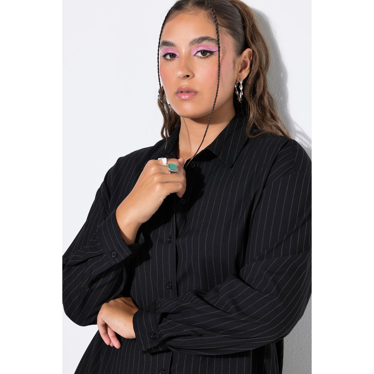 Chemisier, coupe oversize, fines rayures noir, STUDIO UNTOLD