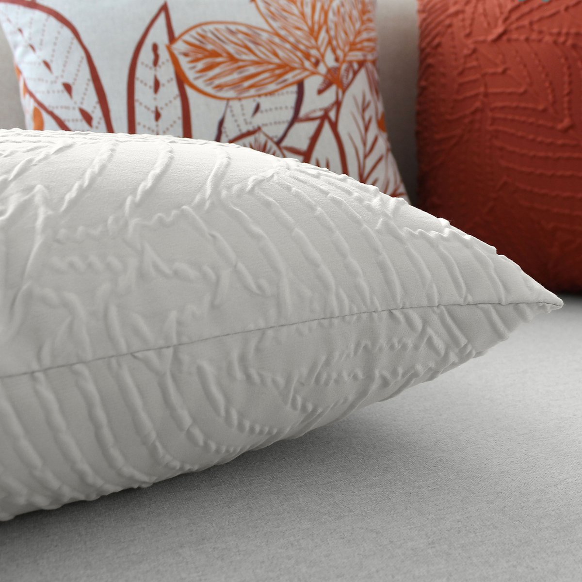 Coussin carré feuillage aspect gaufré ecru, HOME MAISON