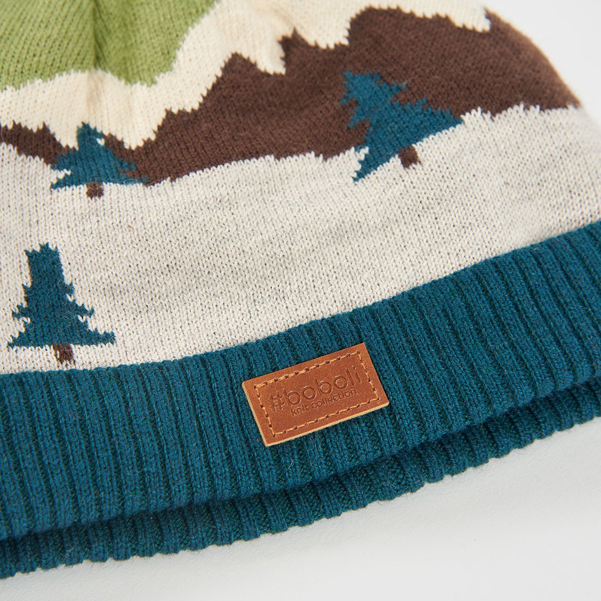 Bonnet imprimé montagne avec pompon vert, BOBOLI