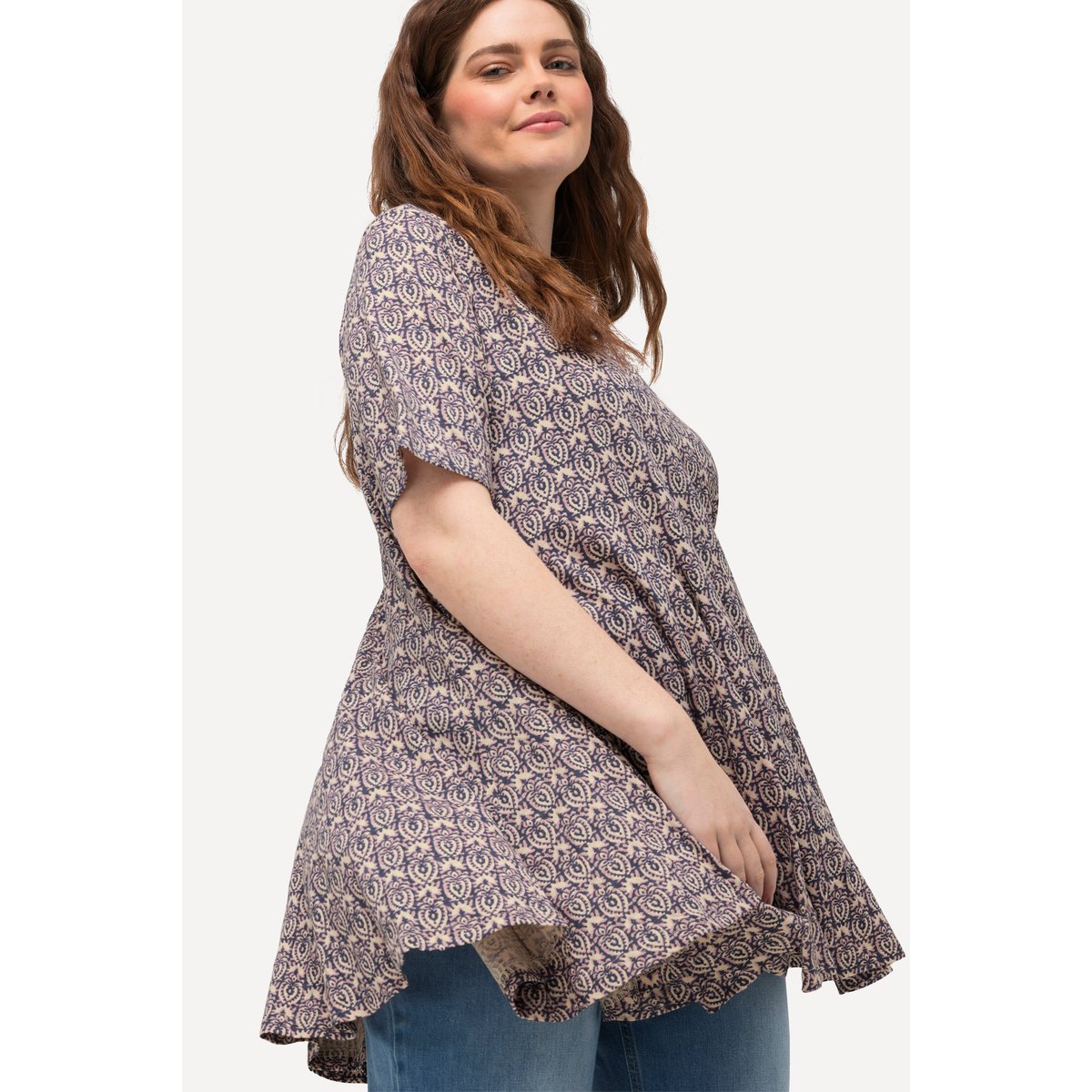 Long t-shirt à plis godet. Col tunisien et rose, ULLA POPKEN