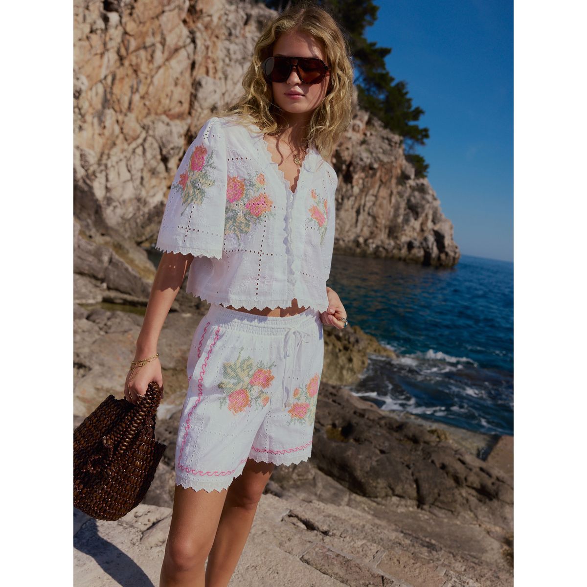 Short à fleurs brodées et surpiqûres blanc, NEXT