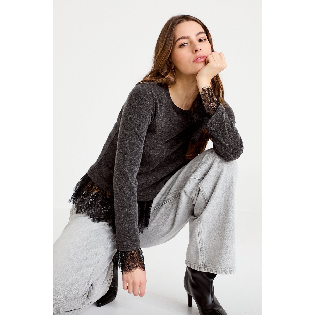 Pull détails de dentelle gris foncé, CACHE CACHE