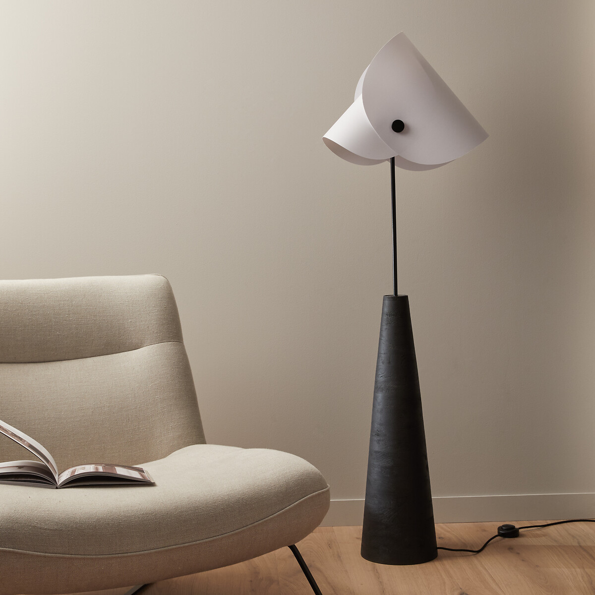 Lampada da terra, Orukami, design di Emmanuel Gallina bianco crema, AM.PM X EMMANUEL GALLINA