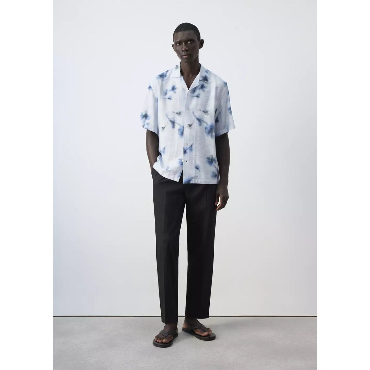 Chemise regular fit en imprimé floral bleu, MANGO MAN