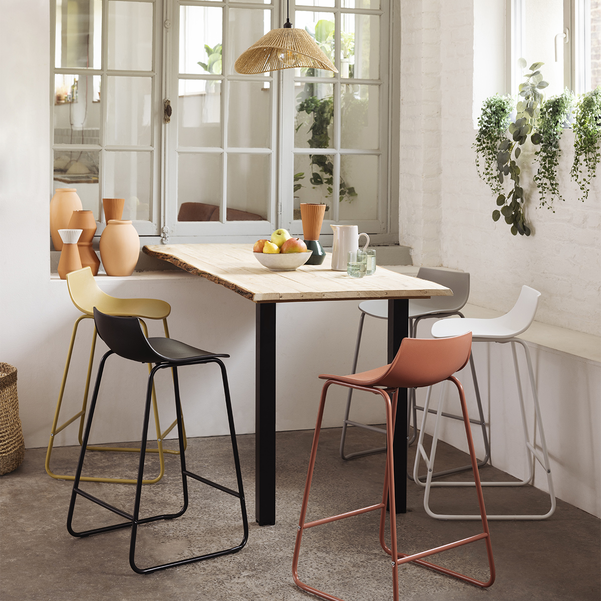 Tabouret de bar avec repose-pieds OTAC blanc, ATMOSPHERA
