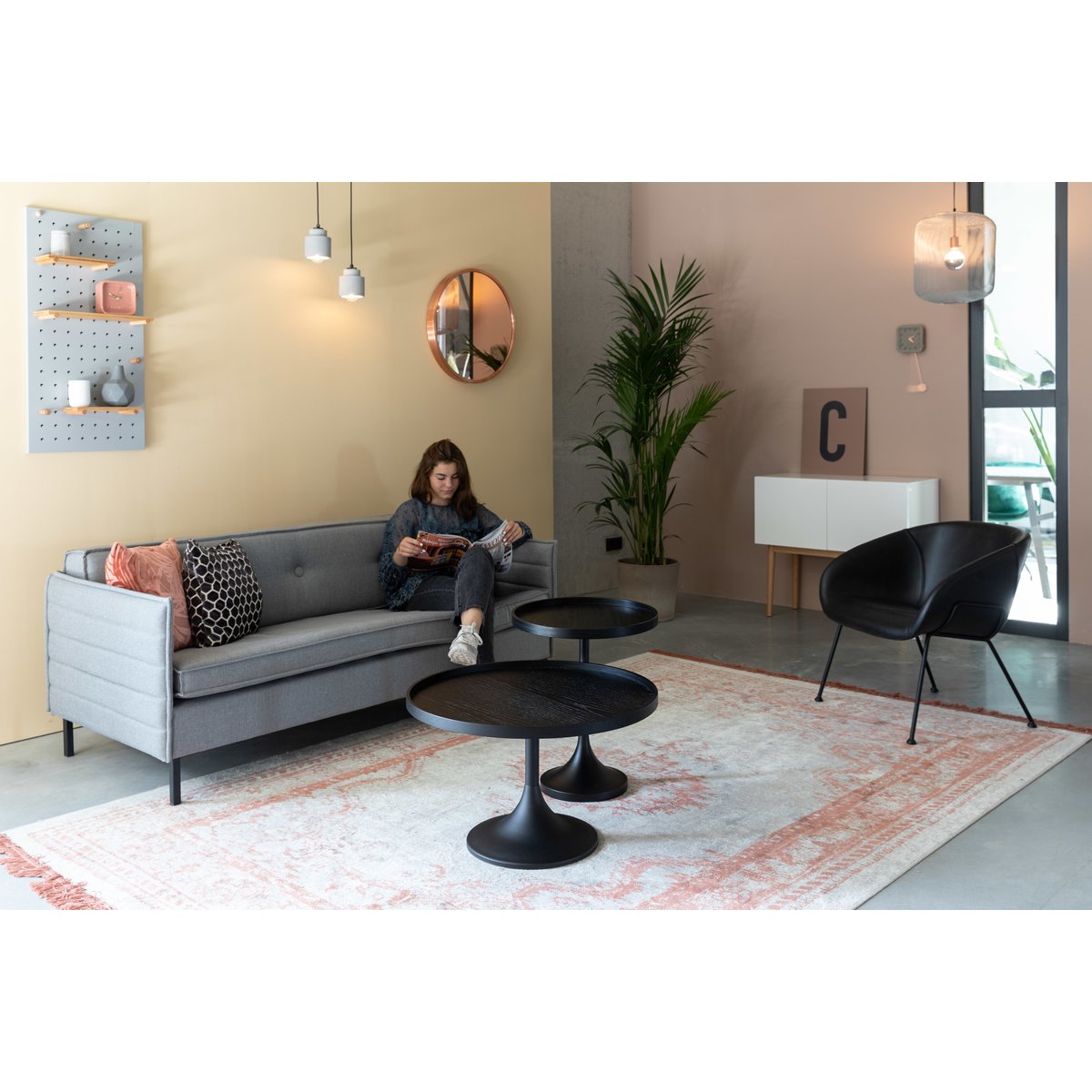 Table basse en bois ronde Jason noir, ZUIVER
