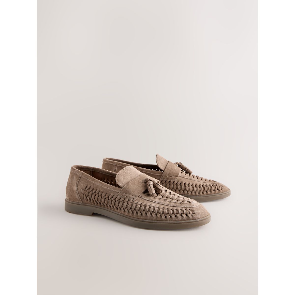 Mocassins à glands en daim effet tressé grège, NEXT
