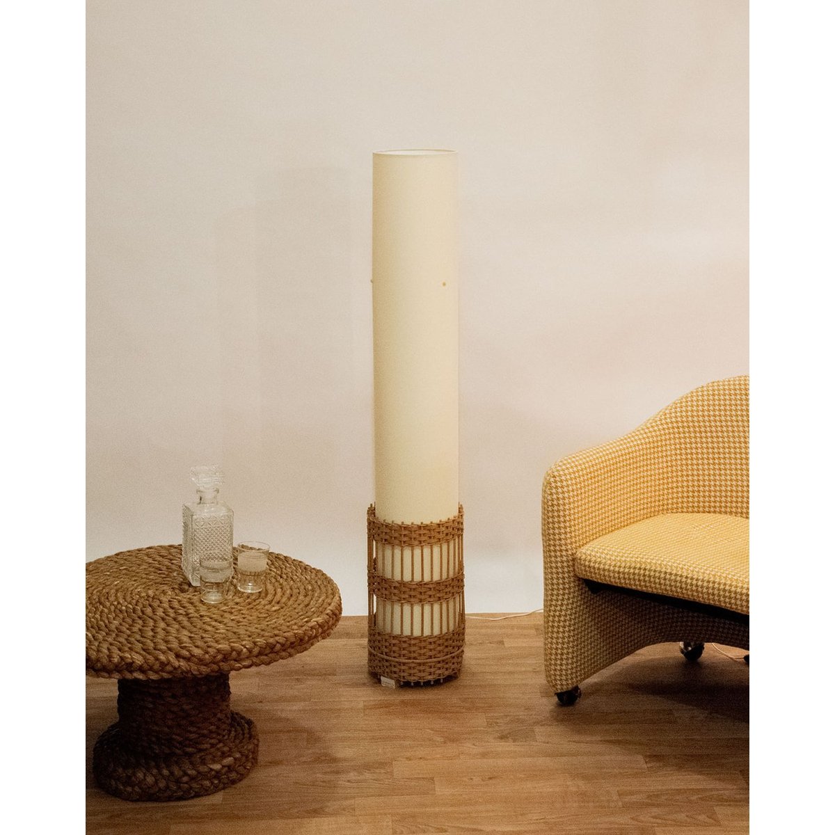 Lampadaire fin en rotin Julien N°149 - Bon état blanc, DEBONGOUT
