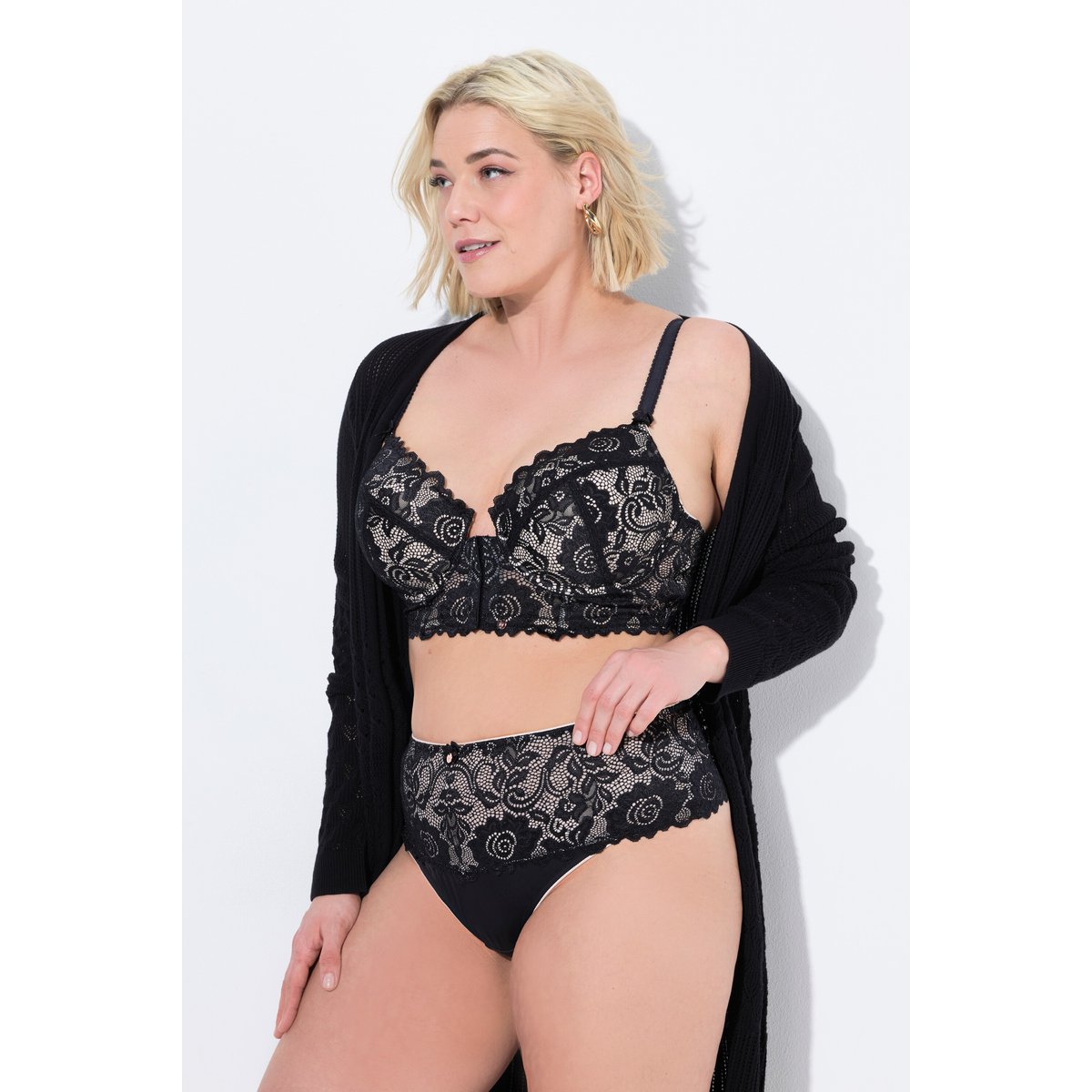 String couvrant TRUYOU en dentelle. Taille noir, ULLA POPKEN